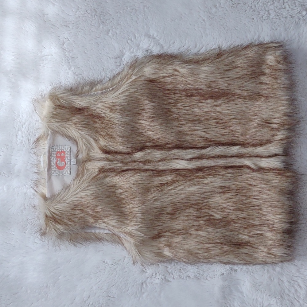 GB FUR VEST .
